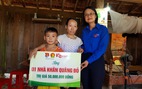 Trao tặng hơn 550 suất học bổng tại Hà Tĩnh và Quảng Bình
