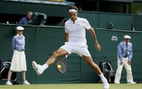 Federer trình diễn kỹ năng 'đánh bóng luồn qua chân' khi đang cách ly ở nhà