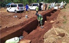 Indonesia: Không đeo khẩu trang, bị phạt đào huyệt chôn người chết vì COVID-19