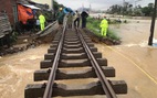 Đường sắt Bắc - Nam đã thông sau khi khắc phục đoạn bị treo ray vì lũ