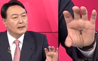 Ứng viên tổng thống Hàn Quốc viết chữ 'Vương' trong lòng bàn tay