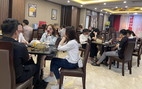 Bất chấp lệnh cấm, karaoke, cà phê, trà đá ở Hà Nội vẫn ‘đông như hội’