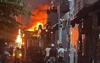 Cháy xưởng ghế sofa ở quận Bình Tân, dân phụ dập lửa bất thành