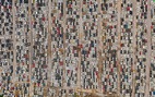 'Nghĩa địa' chi chít xe hơi sau mưa lũ ở Trung Quốc