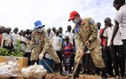 Chiến sĩ 'mũ nồi xanh' trồng cây xanh ở Nam Sudan