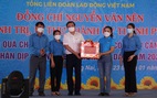 Bí thư TP.HCM Nguyễn Văn Nên trao quà cho công nhân, gia đình khó khăn ở Đồng Nai