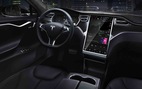 Xe Tesla hiện đại nhưng không phải chủ xe nào cũng biết dùng