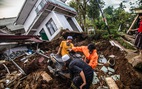 Tổng thống Indonesia đi đường bộ đến thăm hiện trường động đất khiến 162 người chết