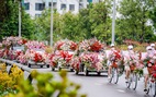 Valentine 2022: 'Màn tỏ tình' bằng 99.999 bông hồng ấn tượng tại Hà Nội