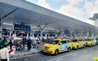 Tân Sơn Nhất mạnh tay xử lý taxi, xe công nghệ hét giá 'trời ơi' với khách