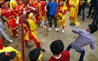 Lại vác gậy nện nhau "tưng bừng"  ở Lễ hội đền Gióng