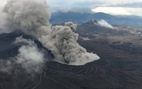 Núi lửa Nhật Bản phun cột khói 11km