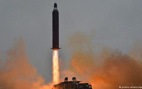 Triều Tiên bắn tên lửa khi ông Pence trên đường đến Hàn Quốc