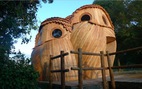 ​Nhà gỗ hình cú mèo lạ mắt ở miền quê nước Pháp