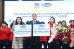 Vinamilk trao thưởng, mừng thành tích các cô gái ‘kim cương’ của bóng đá Việt Nam
