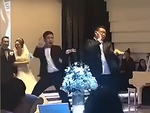 Hai phù rể nhảy Bboom Bboom "cực cute" trong đám cưới