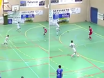 Cầu thủ fairplay phá bóng ra ngoài dù có cơ hội ghi bàn