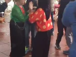 Hai cụ bà yêu đời nhảy múa đám cưới