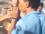 Bị CSGT đo nồng độ cồn, người đàn ông nói: ‘Bố vợ anh chết, anh chả uống à!’