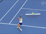 Pha đưa bóng lăn từ từ trên lưới tennis của cựu số một thế giới