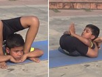 Cậu bé 8 tuổi được mệnh danh là thần đồng Yoga ở Ấn Độ