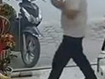 Tên trộm 'tử tế' vái lạy Thần Tài mới dám lấy