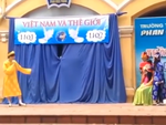 Nam sinh có màn diễn kịch thả thính hỏi vợ 'không trượt câu nào'
