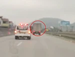 Mặc xe cứu thương hú còi, ôtô tải vẫn không nhường đường suốt 8km