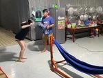 Vợ nổi đóa khi chồng thiết kế cho cái 'quần què'