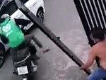 Tài xế công nghệ suýt bị cổng sắt đè có hành động đẹp giúp chủ nhà