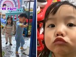 Hai anh em đợi cửa đón bố đi làm về siêu dễ thương