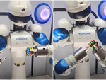Robot trổ tài xoay rubik