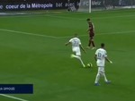 Mbappe khiến đối thủ nổi đoá vì trả bóng làm khó thủ môn