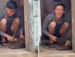 Chàng trai xấu hổ khi chặt gà toàn văng khỏi thớt