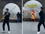 'Tôn Ngộ Không' đứng thất thần khi nhìn chàng trai múa gậy như ý