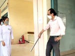 Thầy giáo chủ nhiệm kiểm tra bài theo cách có 1-0-2