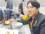 Trấn Thành tuyên bố giảm cân nhưng bị trợ lý 'ép ăn' nhiệt tình