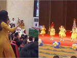 Cô giáo mầm non nhảy mẫu cực sung để trò trên sân khấu múa theo