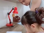 Bố tấu hài khi dạy con giải toán