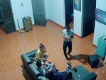 Bố nhún nhảy vỗ tay khi thấy con chập chững những bước đi đầu đời