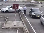 Màn thi bằng lái ôtô 'đi vào lòng đất'