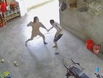Chồng mê chim bị vợ đánh không trượt phát nào