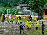 Giải bóng đá ao làng, sân vận động bị 'cày nát' thành ruộng