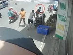 Thanh niên trộm sầu riêng bỏ vào cốp xe bị đấm không trượt phát nào