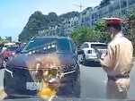 Tài xế ôtô đi ngược chiều còn hổ báo thi gan bị CSGT tuýt còi