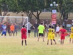 Bé trai bắt penalty phản xạ như điện
