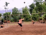 Chàng béo đánh bóng chuyền khiến đối thủ chạy sấp ngửa