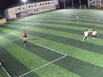 Chàng trai xử lý bóng kỹ thuật như Messi biến thủ môn thành trò hề