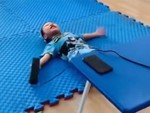 Cười xỉu với tiết mục 'cứu người bị điện giật' của trẻ mầm non