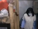 Chàng trai giả ma hú hồn khi bị cô gái hù